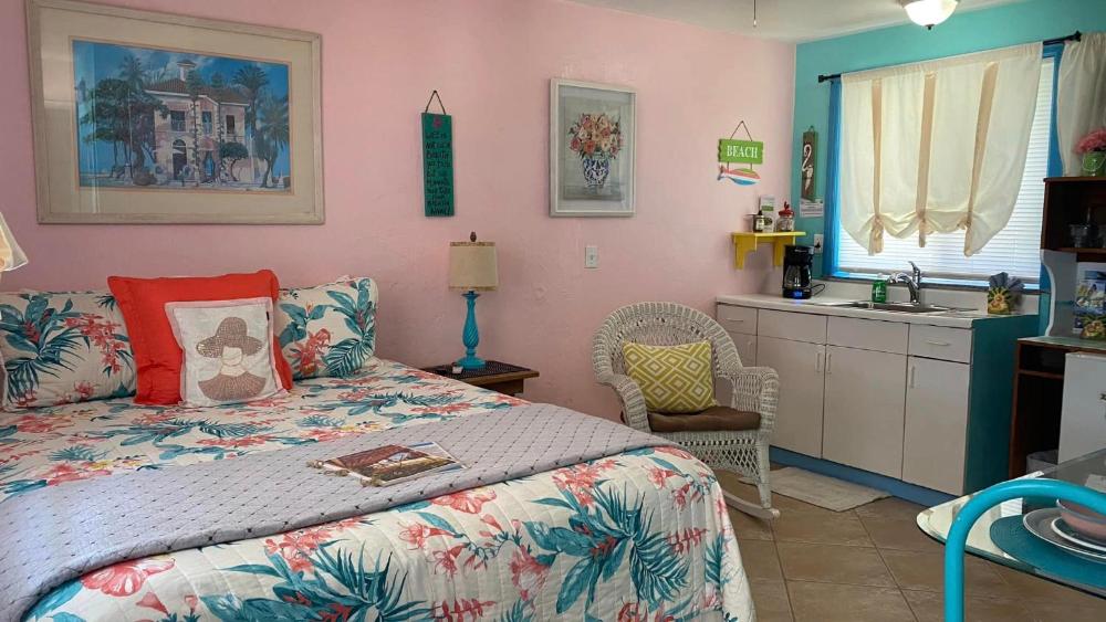 Deluxe Queen Room interior